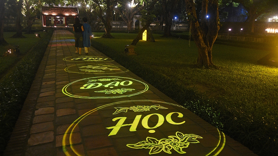 Tour đêm Văn Miếu – Quốc Tử Giám: “Đòn bẩy” phát triển kinh tế đêm Hà Nội