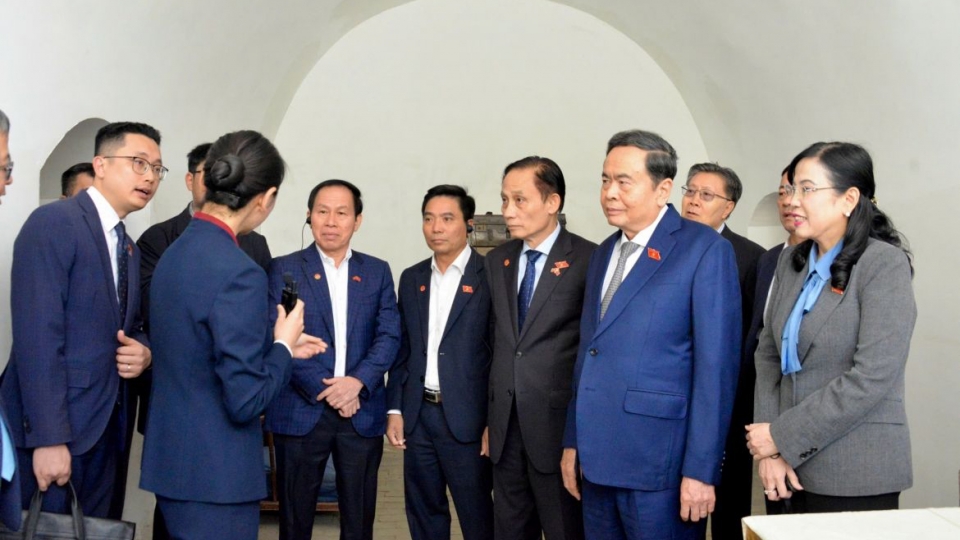 vietnam-national-assembly-president-visits-revolutionary-sites-in-yanan-china.jpg