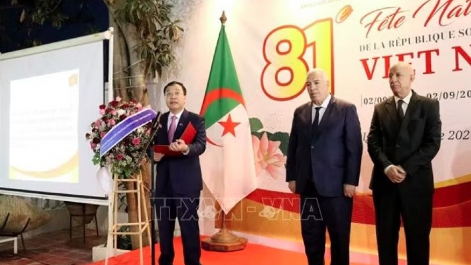 vietnamese-ambassador-to-algeria-vu-duy-long-speaks-at-the-ceremony.jpg