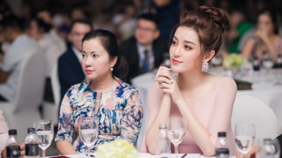 Huyen My battles back to win international beauty pageant