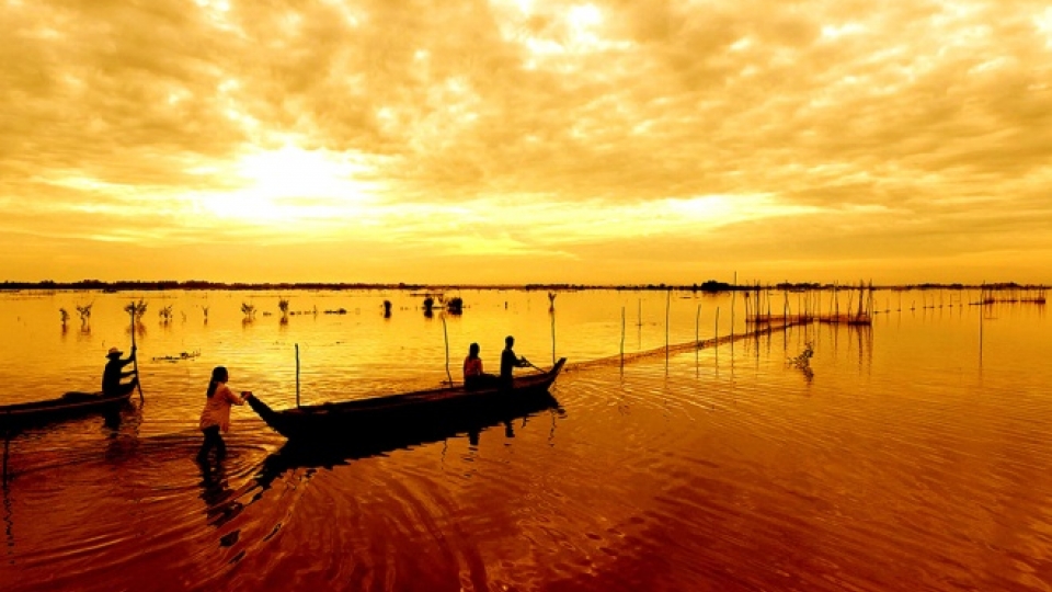 Vietnam's Mekong Delta crying out for flood waters, again