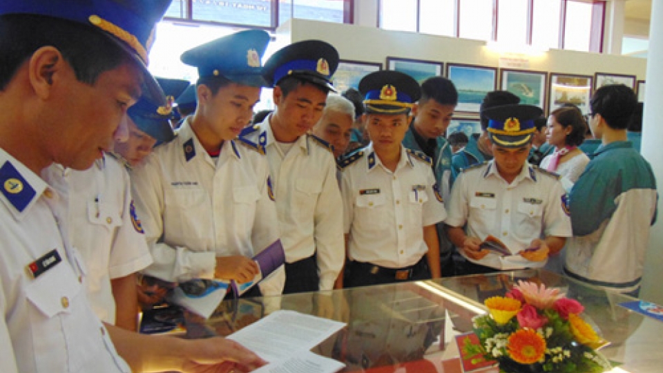 Hoang Sa, Truong Sa exhibition opens in Quang Tri