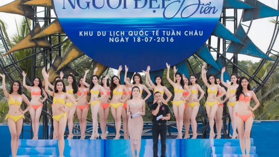 All 36 Miss Vietnam finalists parade in bikinis