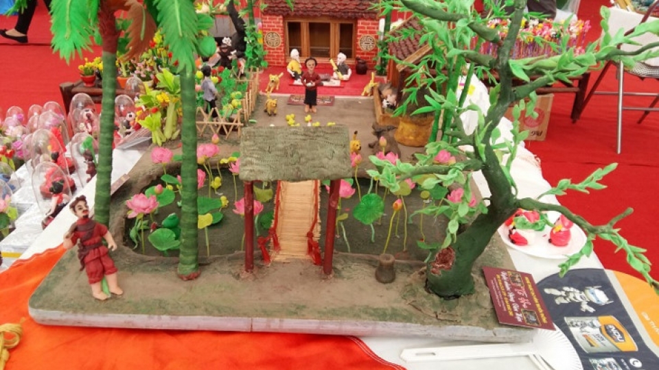 Rice powder figurine making in Xuan La village