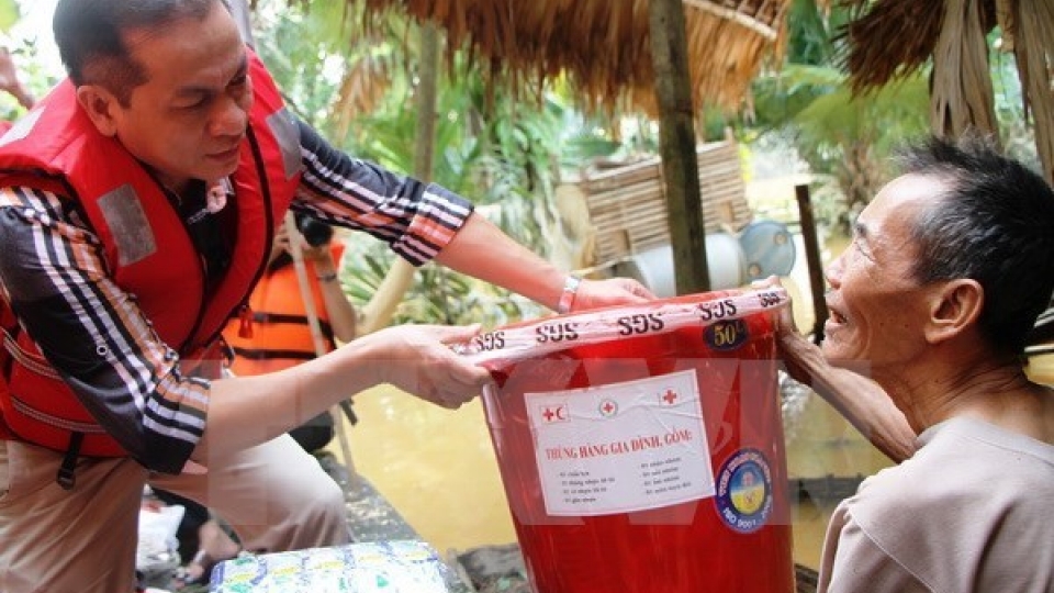 Government agencies support flood victims