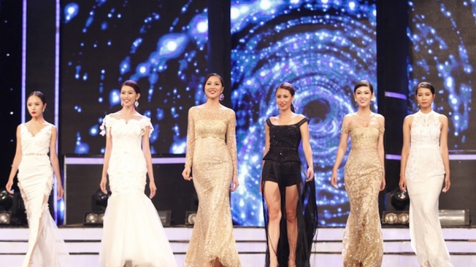 18 beauty contestants shine at Miss Ao Dai