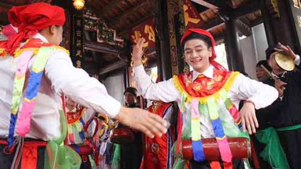 Centuries-old folk dance of Hanoi still charming