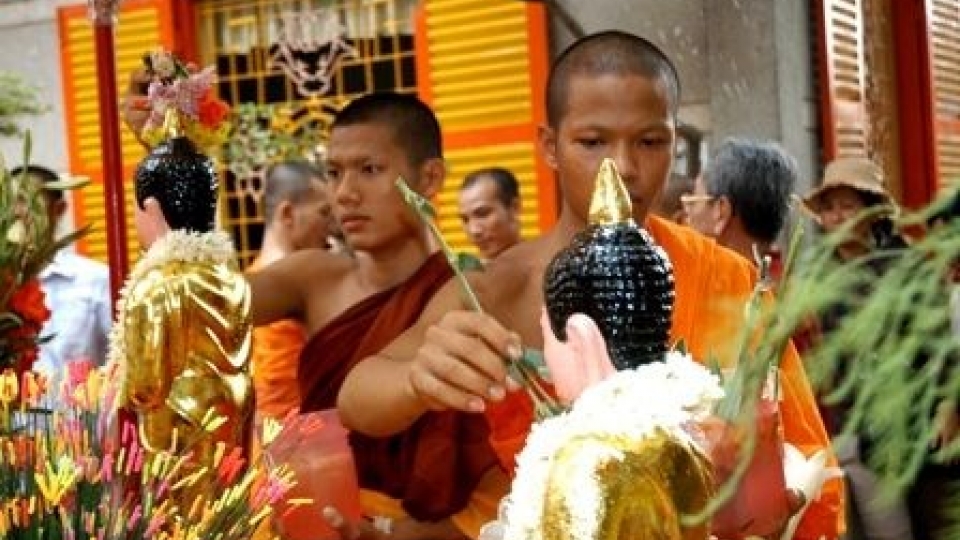 Vietnamese people in Cambodia celebrate Chol Chnam Thmay