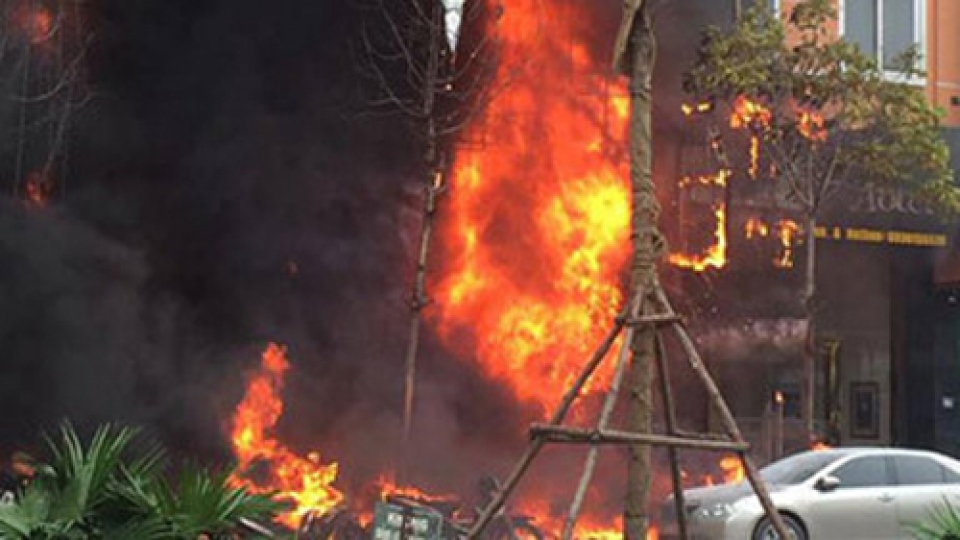 Fire destroys houses, businesses in Hanoi