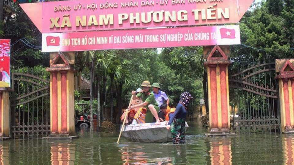 Aid supplies delivered to Chuong My flood victims