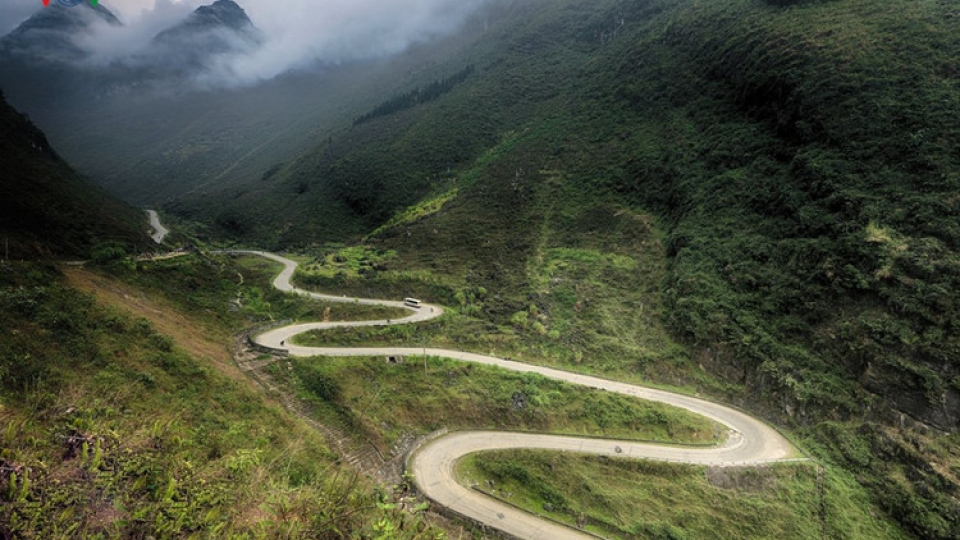 Experience spectacular road stretches in Ha Giang