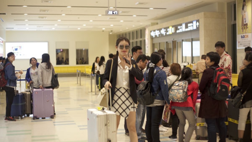 Huyen My leaves for Okinawa Film Festival in Japan