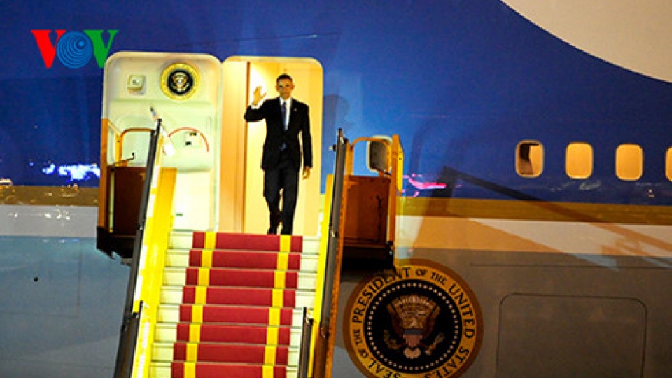 In photos: President Obama arrives in Hanoi