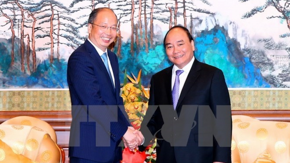 PM meets banking, corporate executives in China