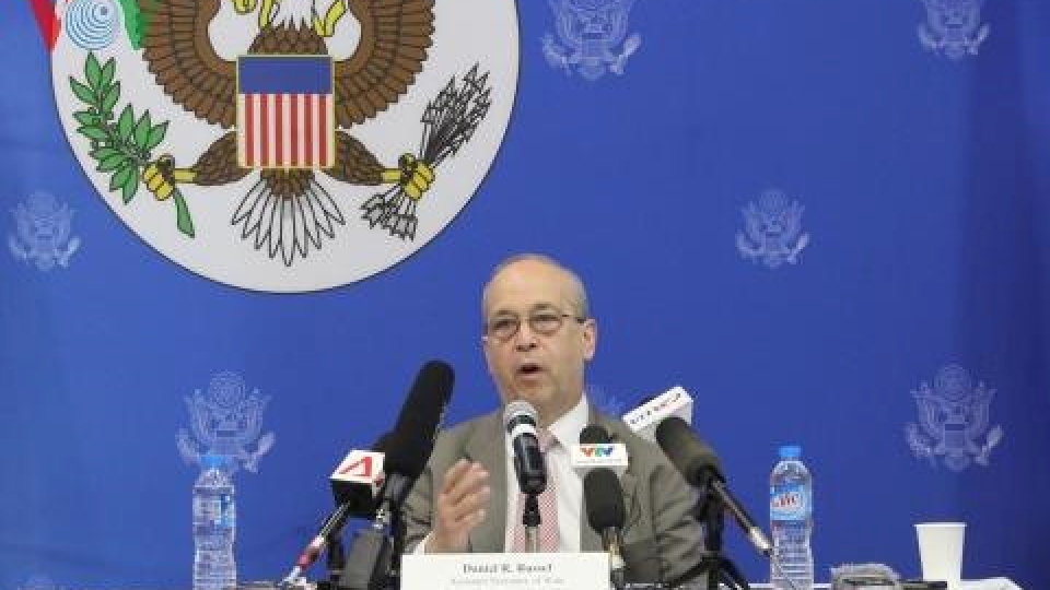 Obama ponders decision on lifting Vietnam arms ban