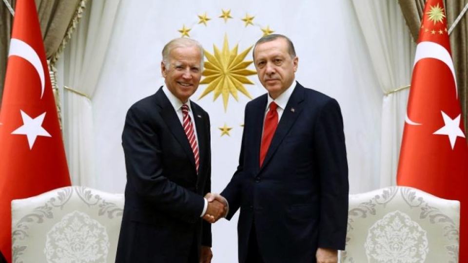 US seeks to soothe Turkey ties, press fight against Islamic State