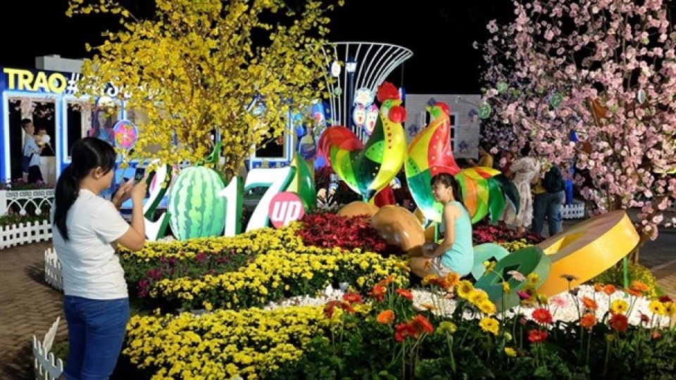 People enjoy warm weather during Tet