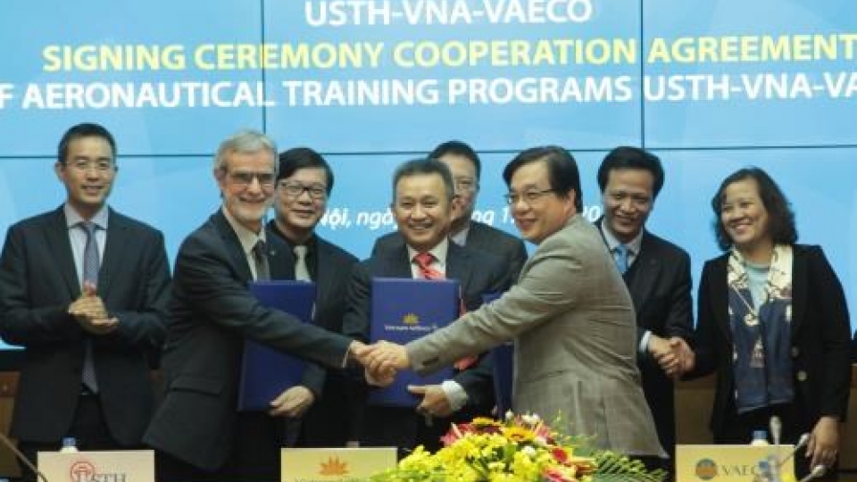 Vietnam Airlines, university provide aeronautical training