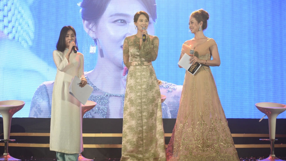My Linh meets Oh Huyn Kyung at Hanoi event