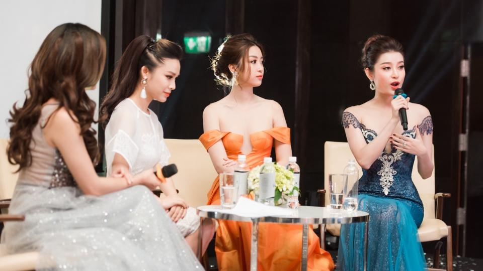My Linh meets Huyen My at Hanoi event