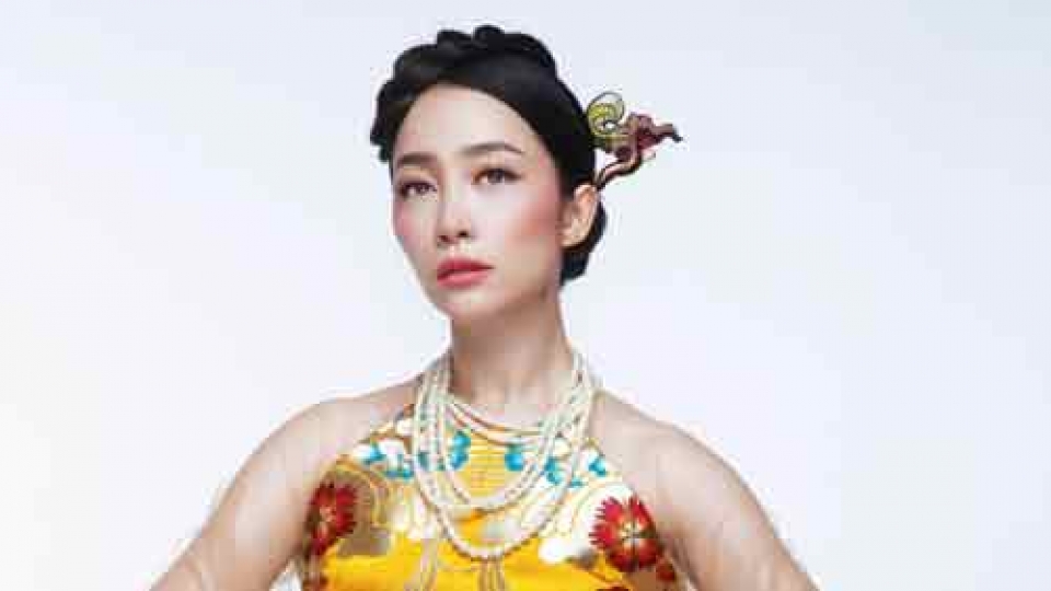 Duc Hung jets off to US for Ao Dai fashion show
