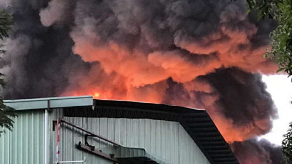 Warehouse fire sends plumes of smoke over HCM City