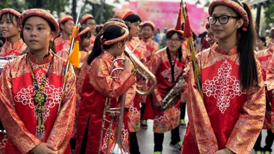 Modified designs breathe new life into Ao Dai