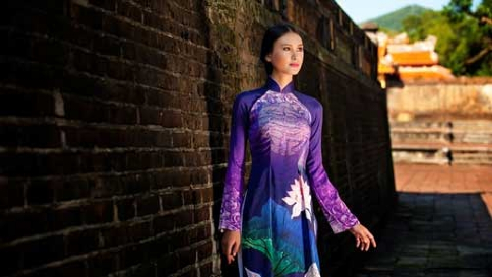 Ao Dai shines in Hue imperial citadel