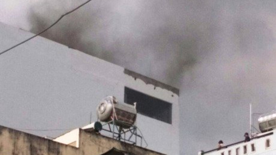 HCM City firefighters rescue 4 guests trapped in hotel fire