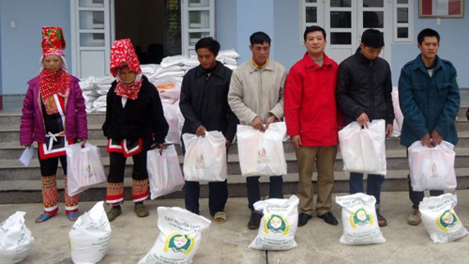 Vietnam Red Cross aims at one million Tet gifts for the poor