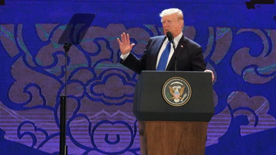 US President delivers speech at APEC CEO Summit