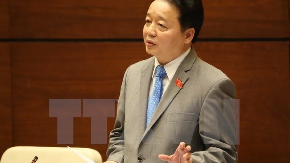 Minister eases local worries over environmental pollution