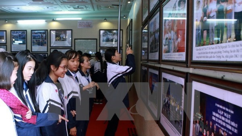 Hoang Sa, Truong Sa exhibition comes to Vinh Long