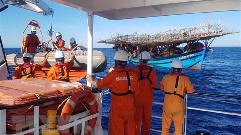fishing_vessel_in_distress_ZDGO.jpg