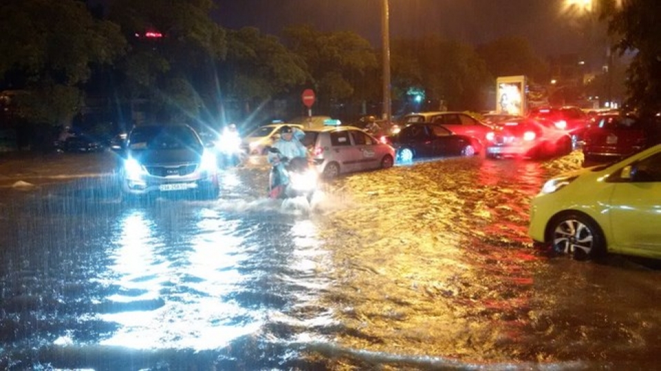 Flood risks at 18 spots in Hanoi