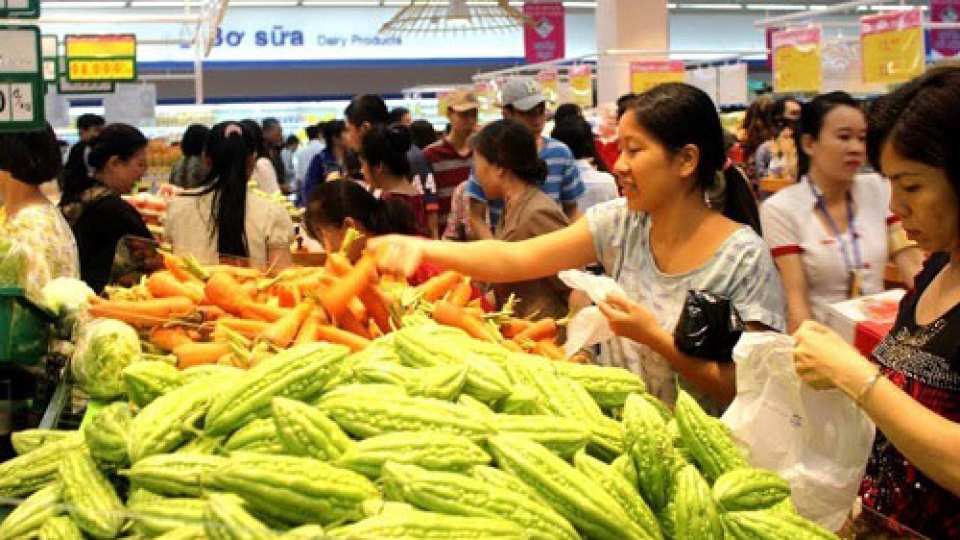 Hanoi strengthens food safety inspection
