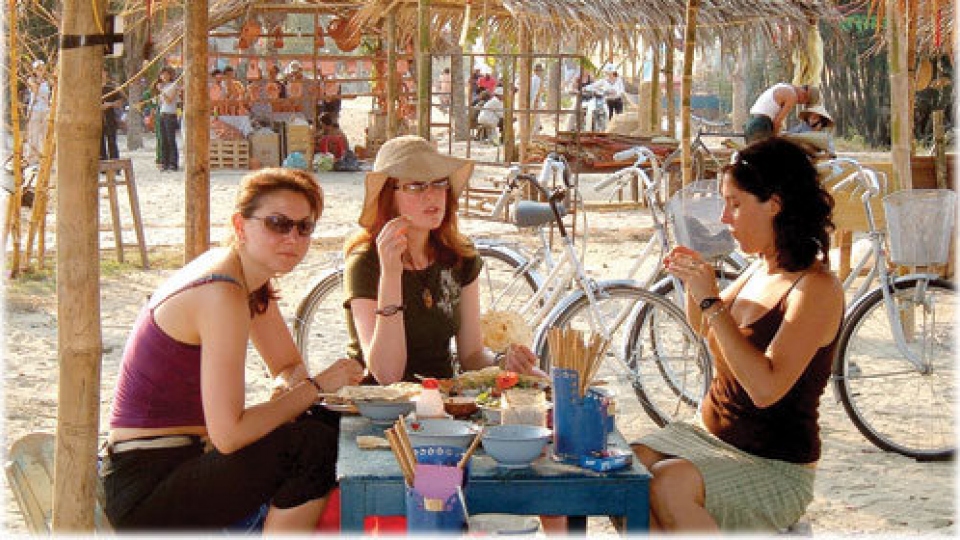 Vietnamese food find it hard to win domestic consumers’ hearts