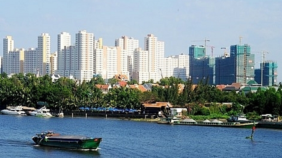 Foreign property buyers flock to high-end market