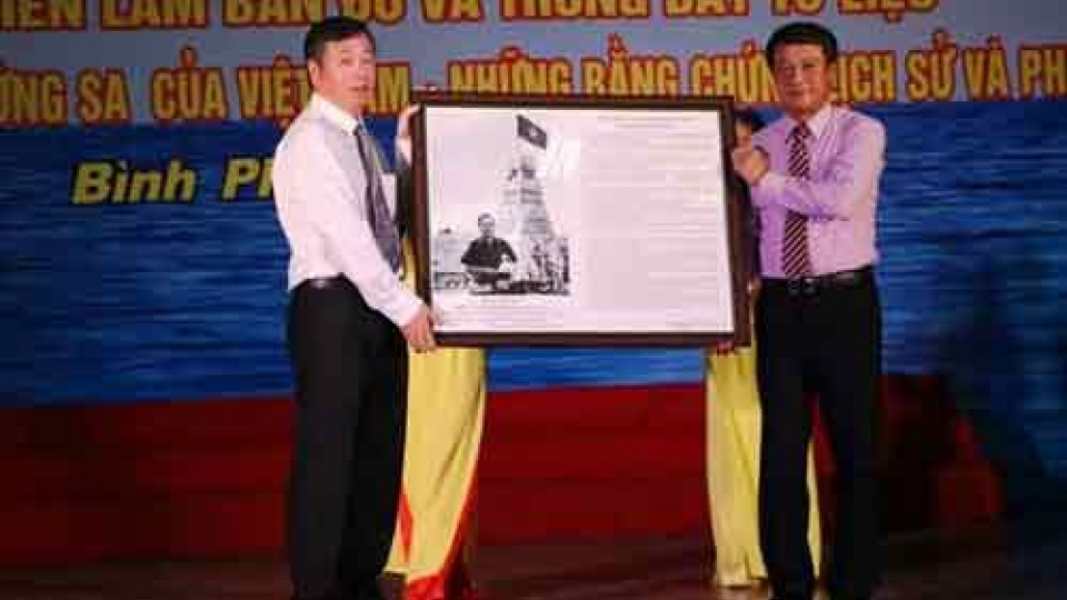 Exhibition on Hoang Sa, Truong Sa opened in Binh Phuoc