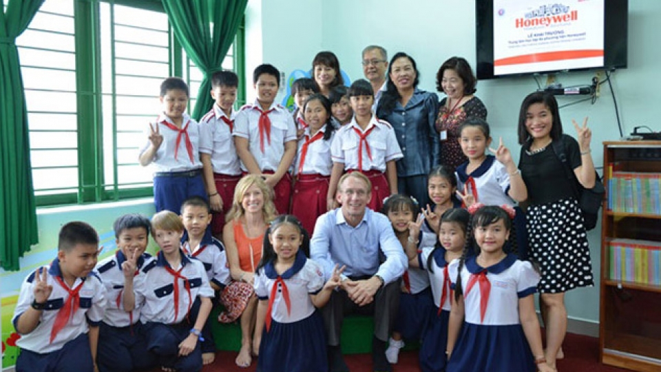 Honeywell plants seeds for improved education