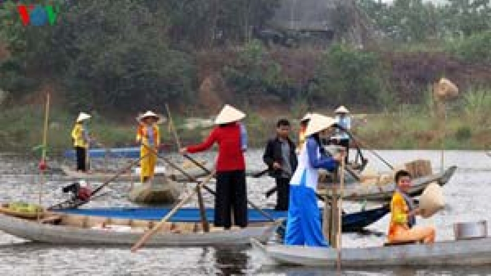Vietnam’s Dong Mo floating market