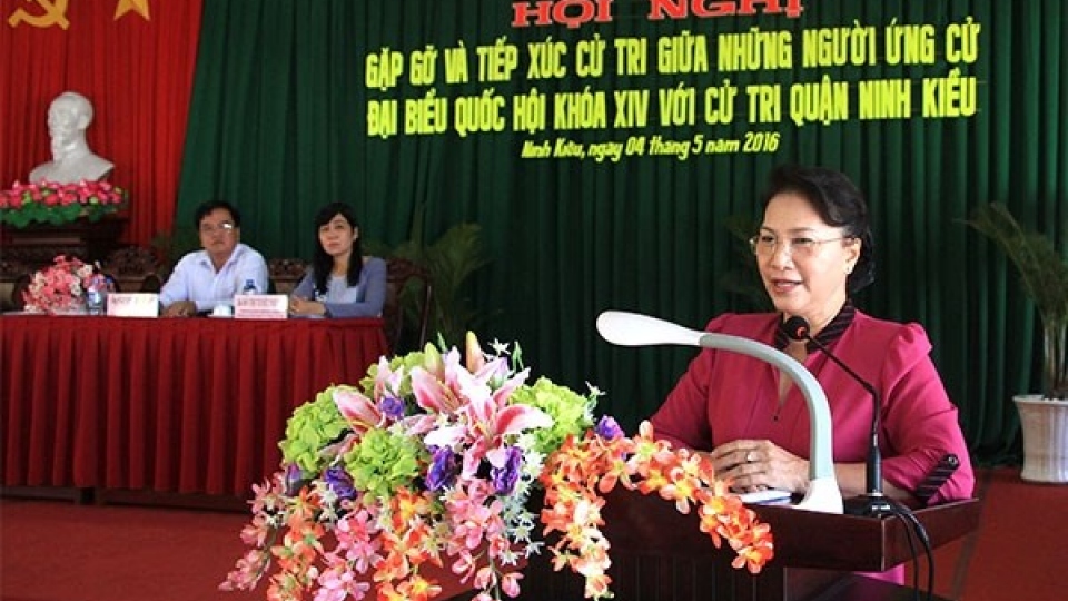 NA Chairwoman meets Can Tho voters