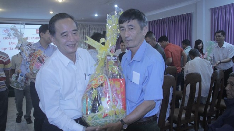 tet_gifts_for_vietnamese_cambodians_GFKT.jpg