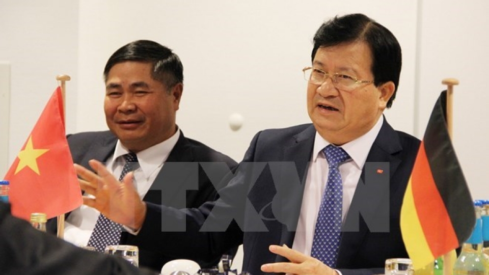 Deputy PM Trinh Dinh Dung visits Germany