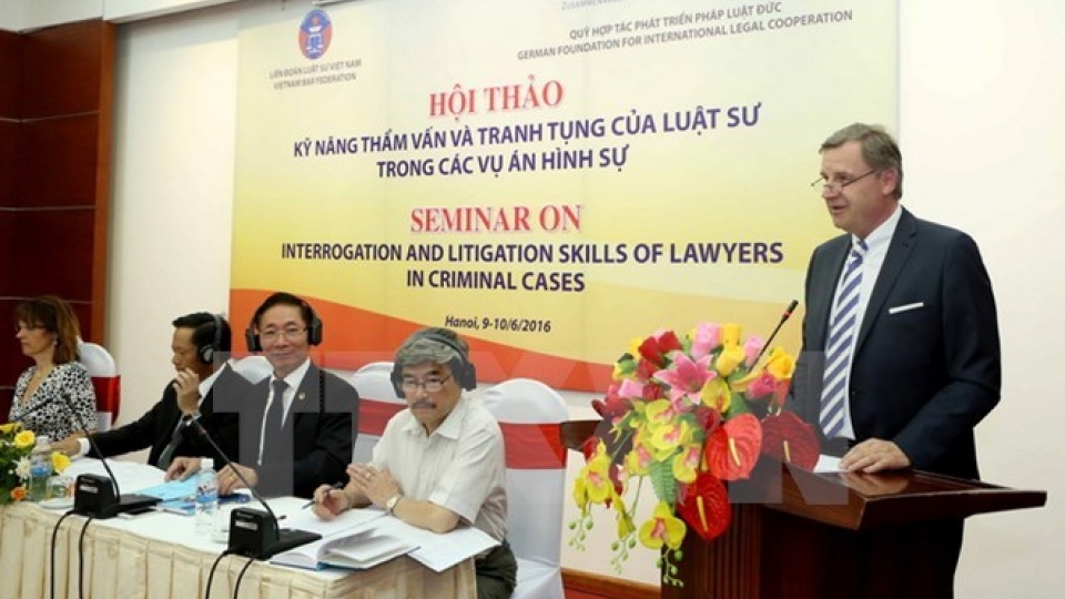 ttxvn_luat_su_trao_doi_0906_HMZK.jpg