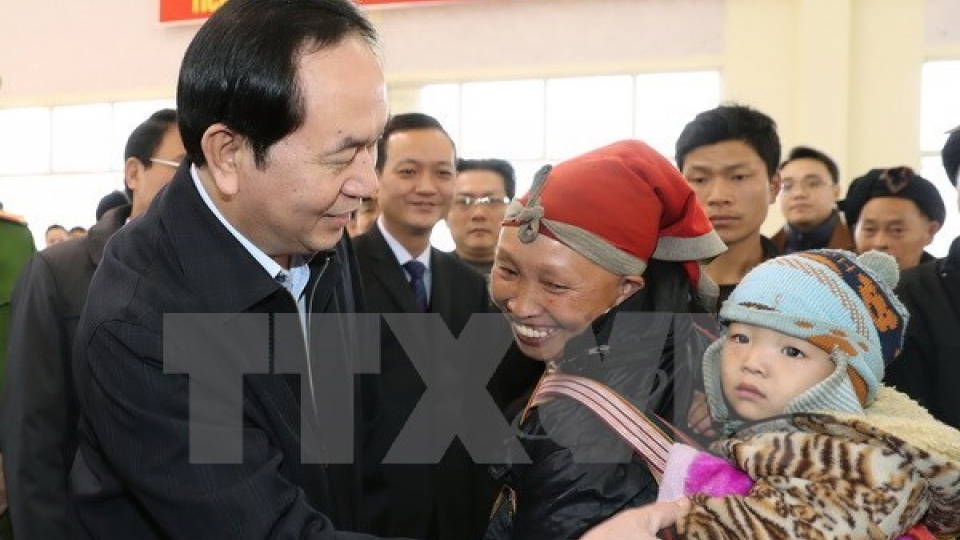 President presents Tet gifts to the needy in Lao Cai