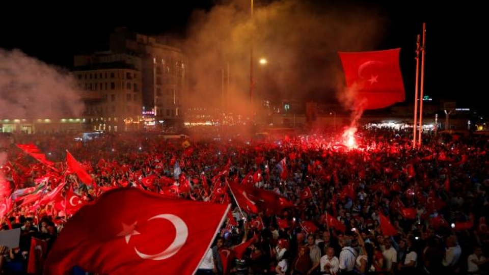 Turkey widens post-coup purge, demands US hand over cleric