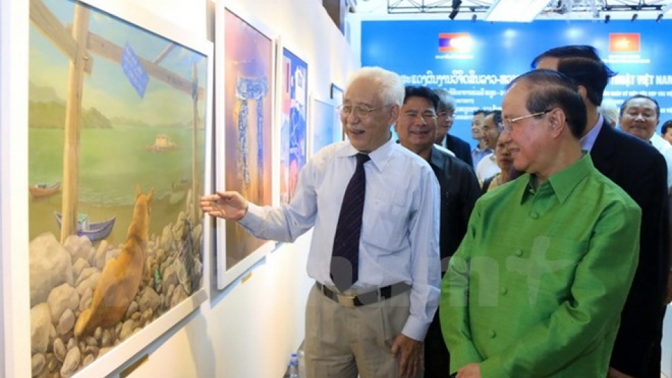 Fine art exhibition marks Vietnam-Laos diplomatic ties