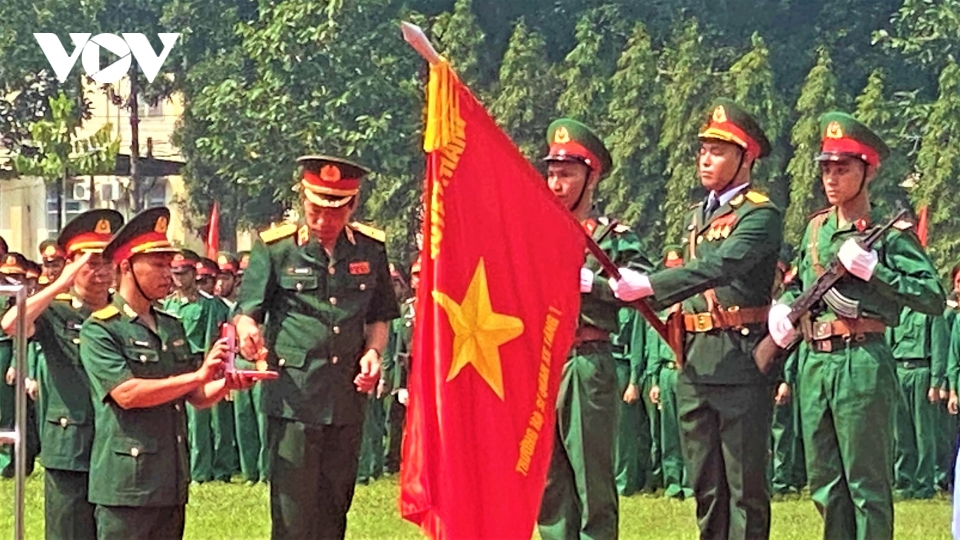 
        Trường Hạ sĩ quan Xe tăng 1 đón nhận Huân chương Bảo vệ Tổ quốc hạng Nhì
                              