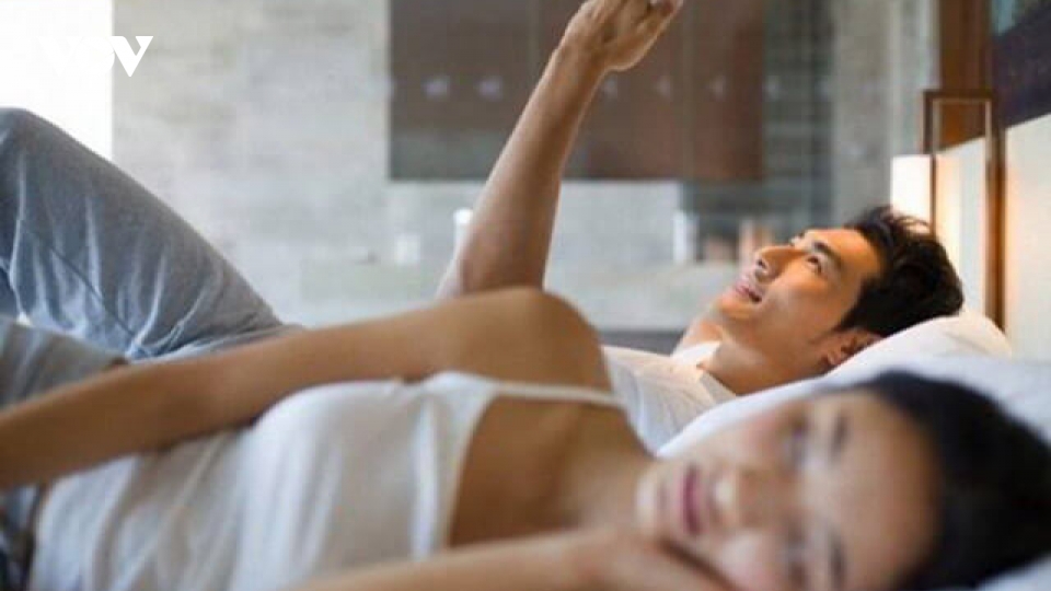 Chồng nhắn tin xưng "vợ - chồng" với người khác nhưng chồng chỉ bảo là đùa
